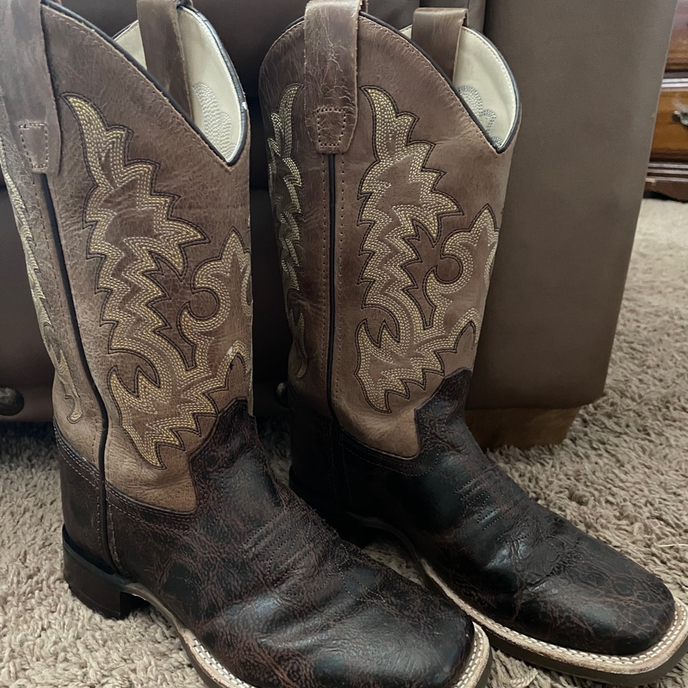 Boys Cody James Boots Size 4